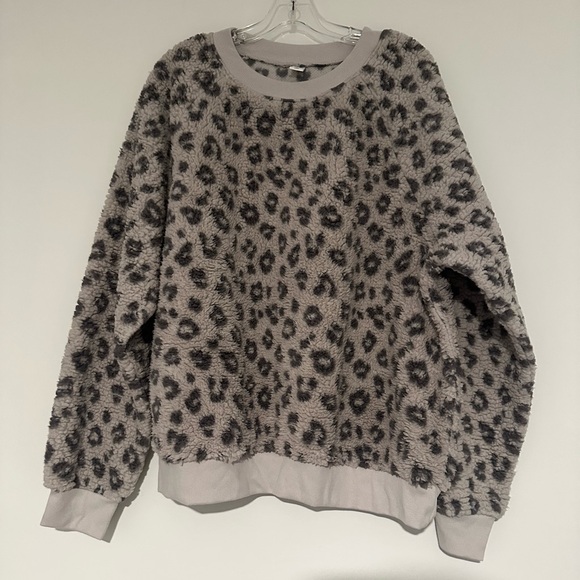 Old Navy Sweaters - old navy furry leopard print sweatshirt